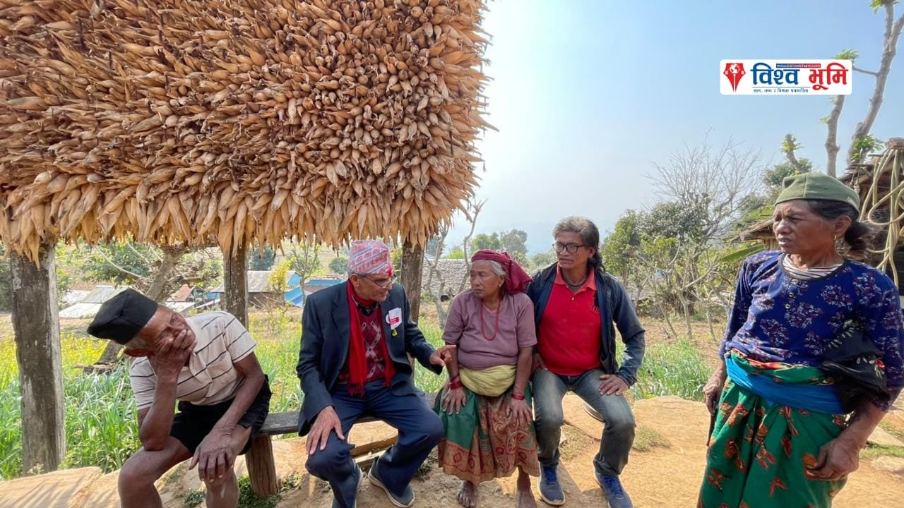 ऋषिङ् का वडाहरुमा मतदाता सङ्ग भेटघाट गर्दै नेकपा (एमाले) तनहुँ क्षेत्र न-२, का उमेदवार केदार सिग्देल (फोटो फिचर सहित)